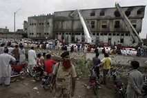 V požarih v tovarnah v Pakistanu prek 300 mrtvih