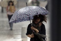 Tajfun na Japonskem in v Južni Koreji povzročil veliko gmotno škodo