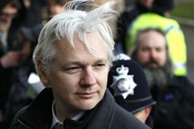 Na strganem kondomu, predanem policiji, ni Assangeve DNK