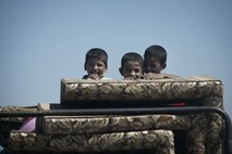 V napadu sirskih sil ubiti tudi trije otroci iz iste družine, Brahimi ne vidi hitrega konca vojne
