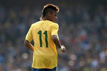 Santos sporočil PSG-ju: Neymar je Barcelonin igralec