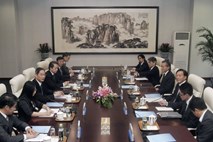 Zunanja ministra Kitajske in Japonske brez napredka o spornem otočju