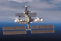 Vesoljski postaji grozijo razbitine starega satelita