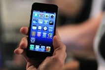 iPhone 5 v Sloveniji: Tako Simobil kot navdušenci nad Applom si želijo, da bi bile zaloge večje