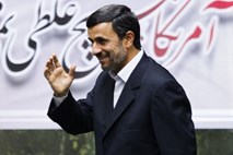 Rekordno nizka vrednost riala: "Iran bo kompenziral vse izgube, zadane s strani Zahoda"