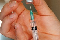 ZDA: Več tisoč ljudi bi se zaradi sporne injekcije lahko okužilo z glivičnim meningitisom