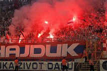 Hajduku gori pod nogami: mestni svet ni odobril jamstva za najem kredita, navijači izsilili vnovično glasovanje