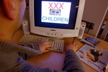 Mladoletniki pogosto tarča pedofilov v spletnih klepetalnicah