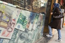 Fitch: Izdaja slovenske dolarske obveznice je pozitiven znak, a tveganja ostajajo