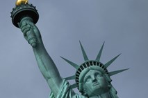 Kip svobode po letu dni odprli in ga zaradi Sandy še isti dan nazaj zaprli