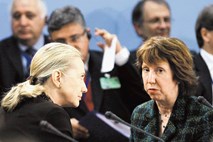 Clintonova in Ashtonova v balkanski diplomatski ofenzivi