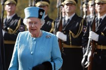 Kraljica Elizabeta II. se je kot prvi monarh po letu 1781 udeležila seje vlade