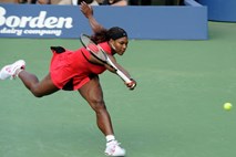 Serena Williams operirala palca na obeh nogah