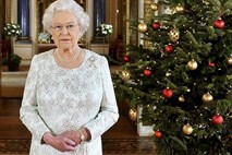 Kraljica Elizabeta II. s prvim božičnim nagovorom v tehniki 3D