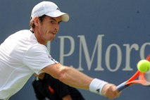 Ferrer in Tipsarević v polfinale turnirja v Abu Dabiju; presenetljiv poraz Murrayja