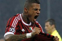Stop rasizmu: nogometaši Milana slekli drese in protestno zapustili igrišče