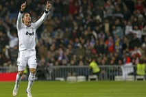 Ronaldo po hat-tricku pozval navijače Reala, da prenehajo z žvižgi; nov izpad Mourinha