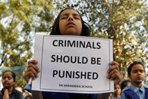 V Indiji po posilstvu šolarke novi protesti