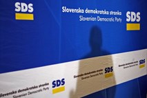 Poslanci SDS: Odstop Janše "mokra želja stricev iz ozadja"