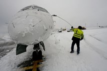 Sneg v Franciji in Nemčiji ovira letalski promet