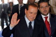 Udarec za Berlusconijevo obrambo: Mama Ruby ne bo pričala