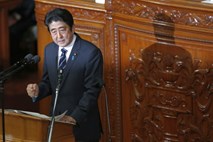 Japonski premier napovedal spremembo povojne ustave
