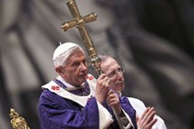 Papež v čustveni maši pozval h končanju “verske hinavščine” in “rivalstva” v Cerkvi