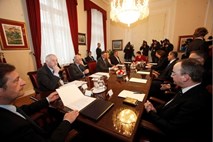 Janša upa, da bo optimizem s srečanja predsednikov strank in Pahorja vzdržal