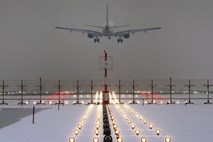 Nemško letališče Berlin-Schönefeld zaprto zaradi nesreče