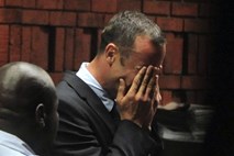 Foto: Pistorius se je v solzah zlomil, potem ko so ga uradno obtožili umora