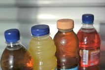 OZS: Obdavčitev sladkih pijač spodbuja porabo alkohola