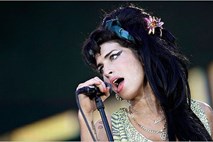 Bivši mož Amy Winehouse priznal, da je bil on tisti, ki je pevko navadil na heroin