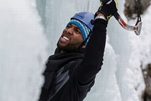 Superzvezdnik NFL obiskal Slovenijo in se preizkusil v ledenem plezanju