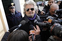 “Klovn” Beppe Grillo zavrnil sodelovanje z Bersanijem in ga označil za “mrtveca na dveh nogah”