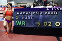 Američanka Suhrova popravila dvoranski svetovni rekord Isinbajeve