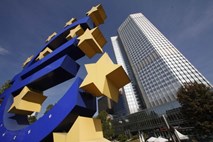 ECB ostaja pri nespremenjeni denarni politiki