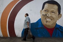 Chavezove posmrtne ostanke odpeljali iz vojaške akademije