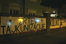 Aktivisti VLV ponoči na ograjo Droge Kolinske izobesili napis “Žrtev tajkunizacije – Koliko še?”