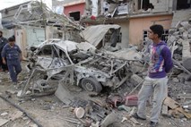 V več eksplozijah v Iraku številni mrtvi
