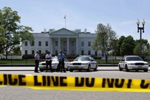 Heker, ki je vdrl v račun agencije AP na twitterju, objavil: Obama ranjen po eksploziji v Beli hiši