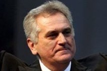 Nikolić se je opravičil za srbske vojne zločine v BiH