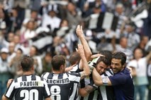 Juventus drugič zapored prvak Italije, skupno pa že 29.; Palermu grozi izpad