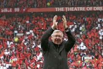 Old Trafford se je od Fergusona poslovil z ovacijami, od Rooneyja pa z žvižgi