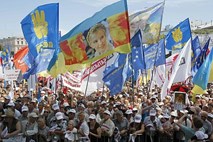 V Ukrajini več deset tisoč ljudi zahtevalo približevanje EU (foto)