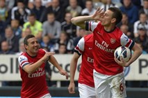 Arsenal ugnal Tottenham v boju za četrto mesto; na slovesu Fergusona  izid 5:5