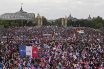 150 tisoč Francozov v Parizu protestiralo proti zakonu o porokah istospolnih parov