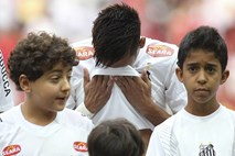 Neymar se je v solzah poslovil od Santosa, sedaj ga čaka izpolnitev sanj v Barceloni