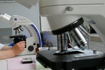 Na Kemijski inštitut prihaja najzmogljivejši mikroskop v tem delu Evrope