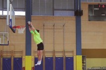 Predsednik Pahor s košarkarskimi vragolijami vabi na eurobasket 2013 (video)