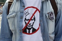 Več tisoč protestnikov na ulicah Moskve protestiralo proti Putinu (foto)